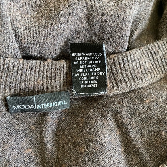 Victoria’s Secret, Brown colored Scoop Neck Sweater, Size Medium - Picture 3 of 7